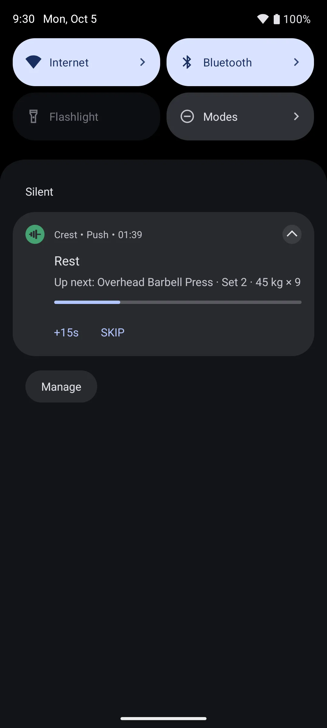Crest's ongoing workout notification during rest: the next set, a progress bar, and +15s and Skip buttons